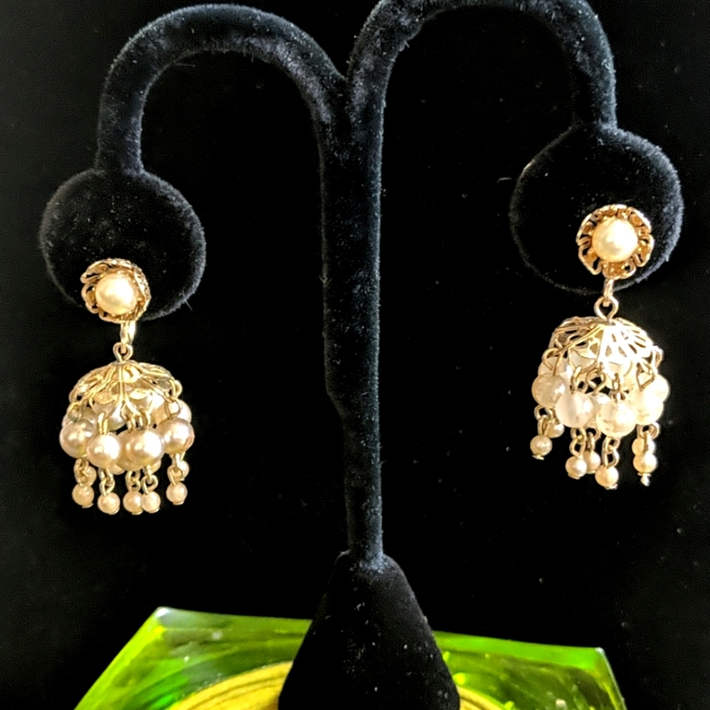 Lot 5 pairs VTG Clip earrings - Picture 4 of 7